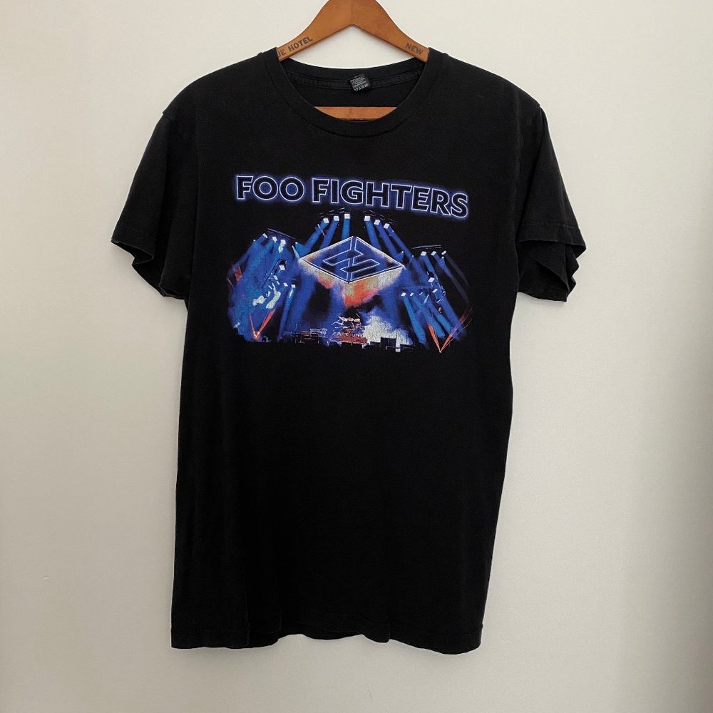 2018 FOO FIGHTERS 'CONCRETE AND GOLD' WORLD TOUR TSHIRT SIZE MEDIUM